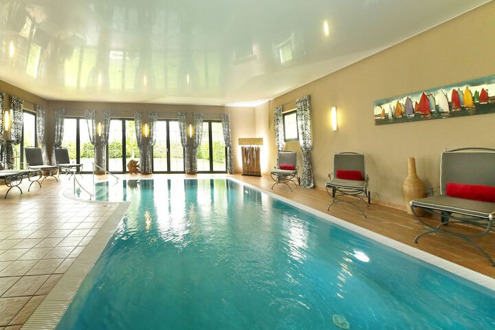 Pool Hotel