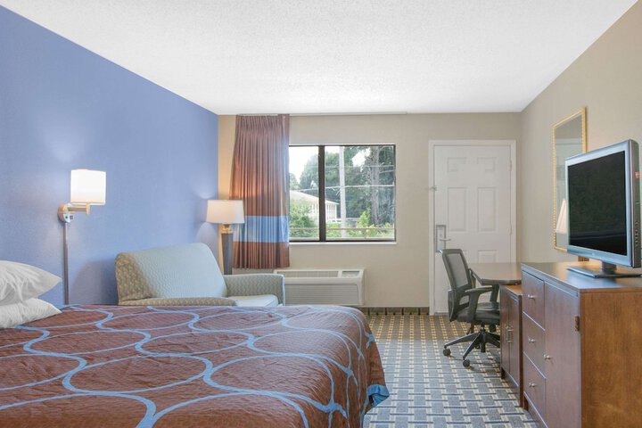 Room 6 of 15