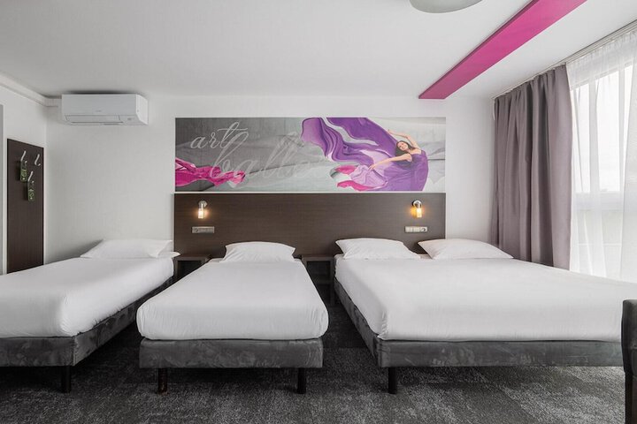 Room 65 of 139
