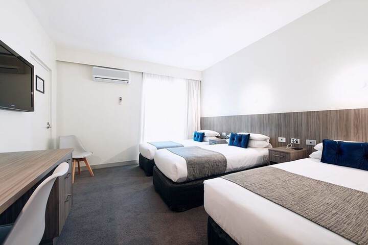 Room 9 of 25