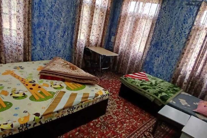 Room 6 of 10