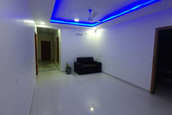 Room 8 of 18