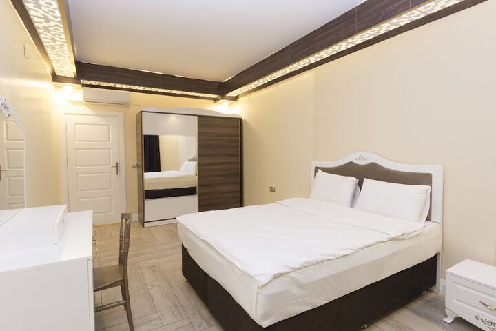 Room 9 of 30