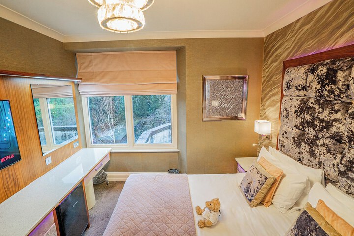 Room 104 of 242
