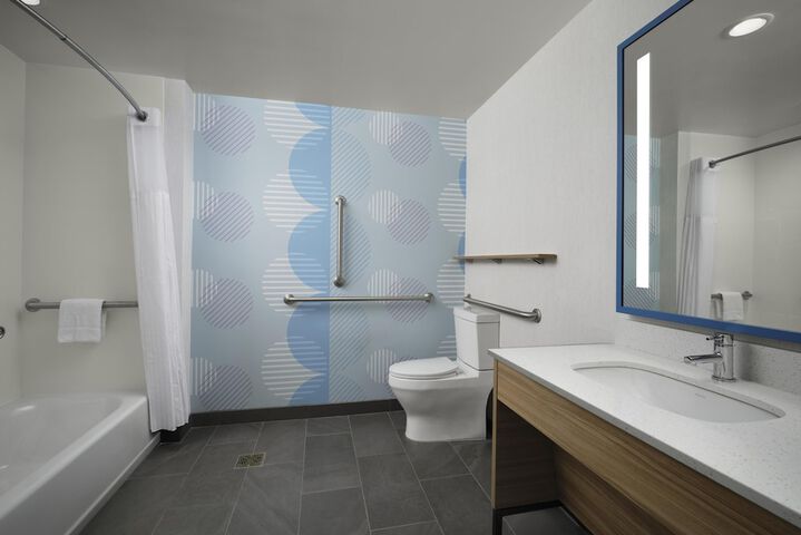 Room 12 of 25