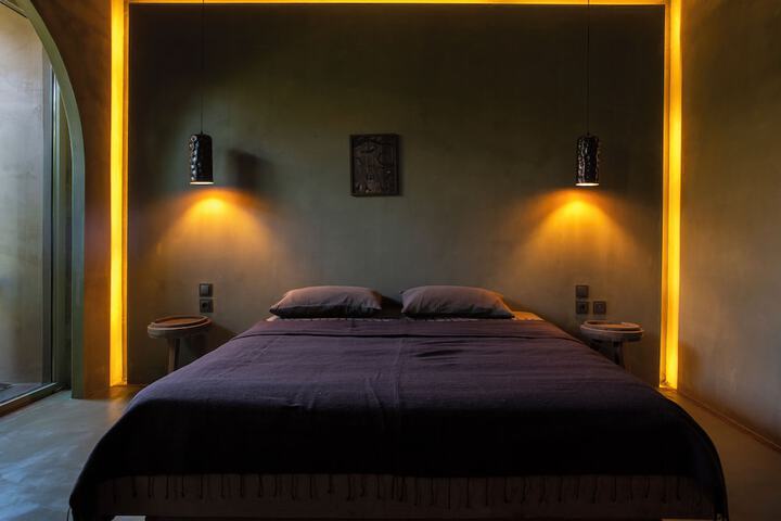 Room 84 of 142