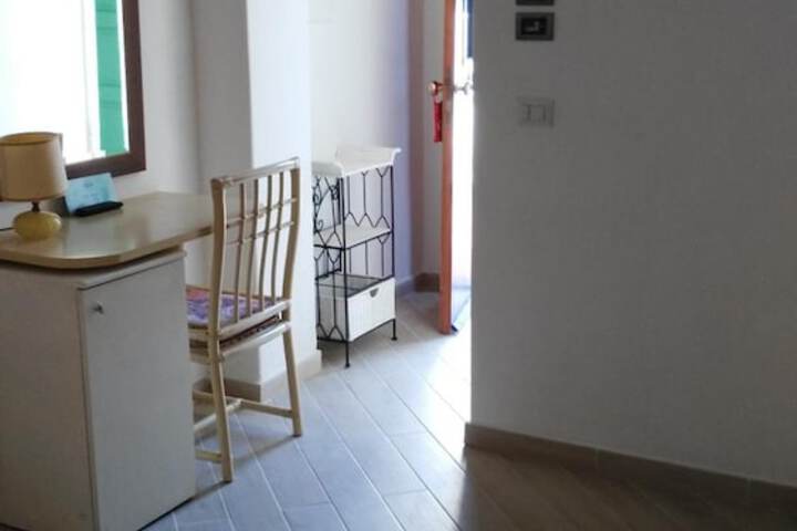 Room 6 of 48