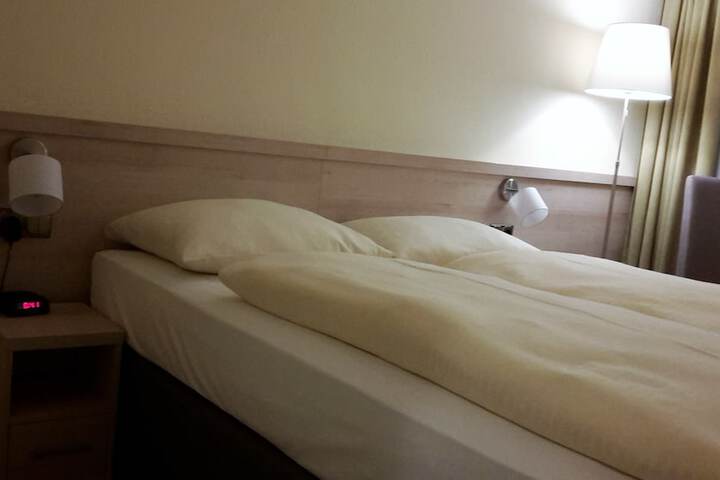 Room 6 of 42