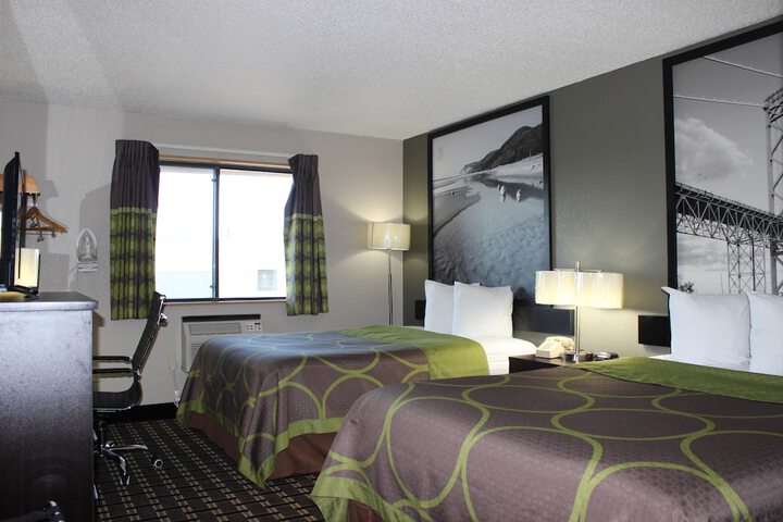 1 Queen Bed (8 of 8)