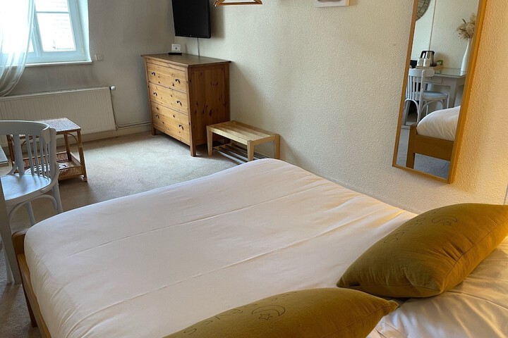 Room 4 of 32