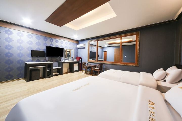 Room 14 of 26