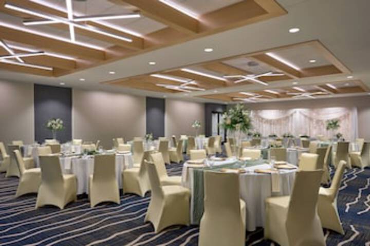 Ballroom/Hall 118 of 177