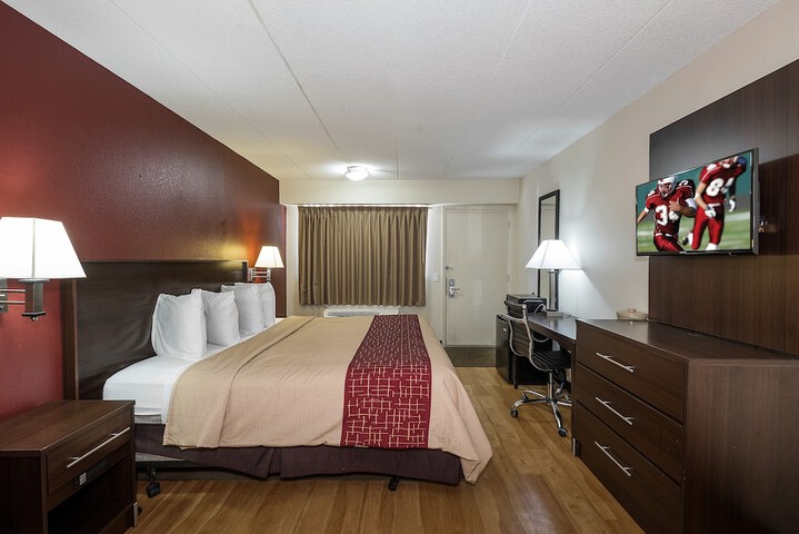 Deluxe King Bed (12 of 12)
