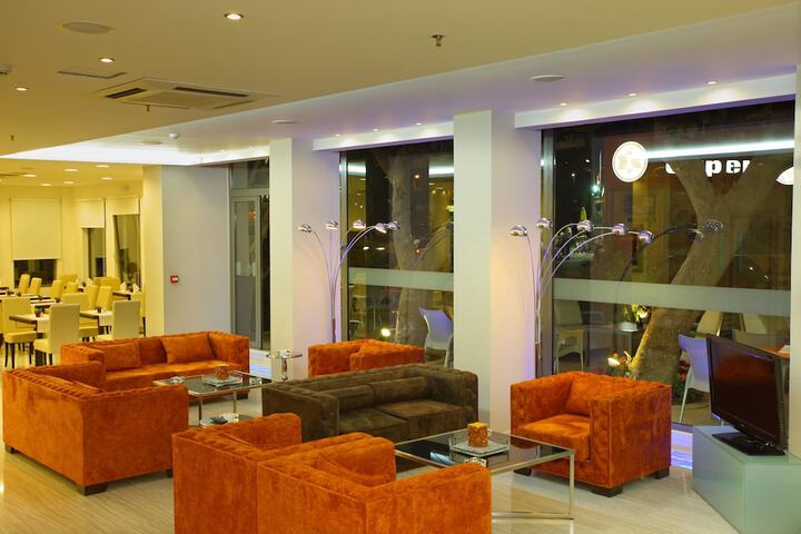 Entrance & Lobby