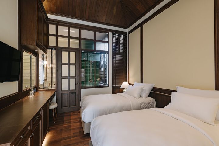 Room 4 of 25