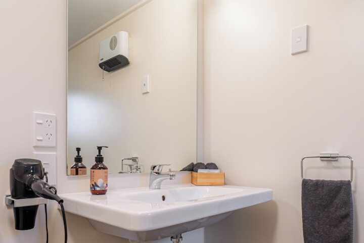 Room 122 of 170