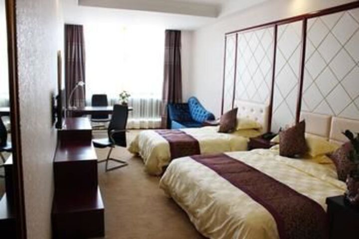 Room 13 of 33