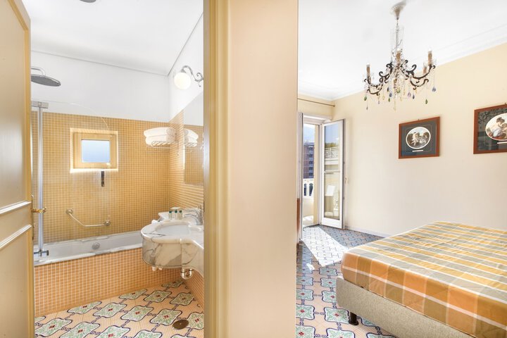 Room 14 of 150