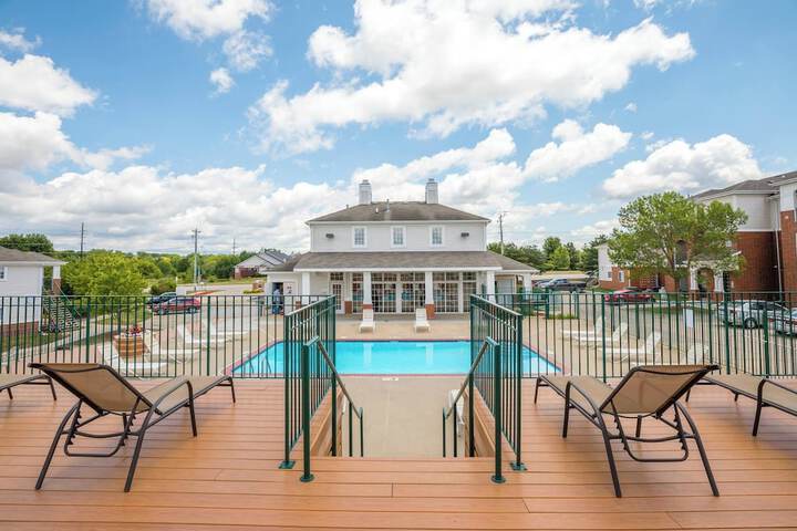 Image of Swimming Pool King Bed More