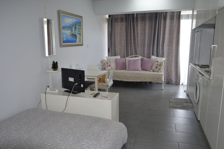 Room 8 of 50