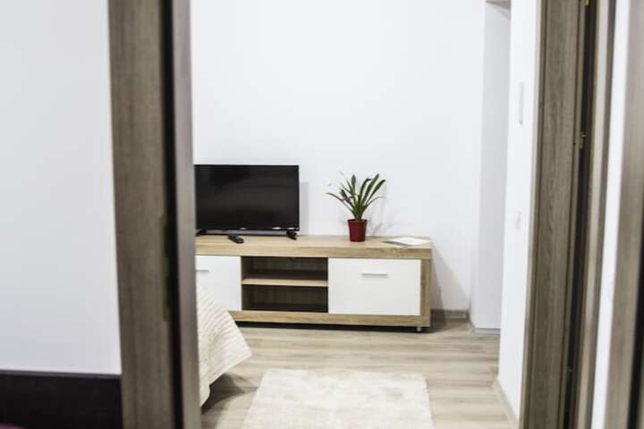 Room 5 of 81
