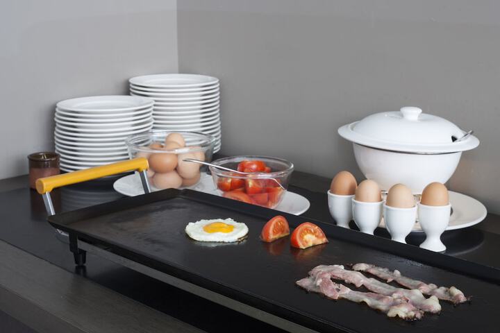 Breakfast/Coffee Service 24 of 31