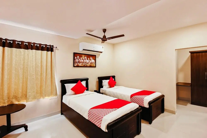 Room 4 of 10