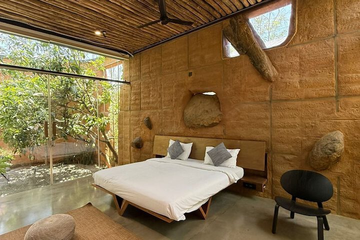 Room 4 of 7
