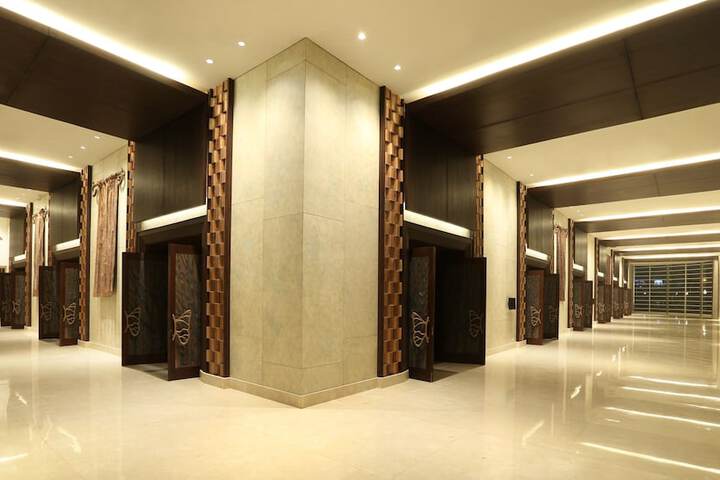 Ballroom/Hall 20 of 23