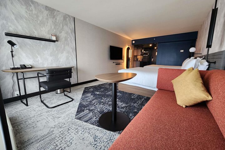 Room 31 of 107