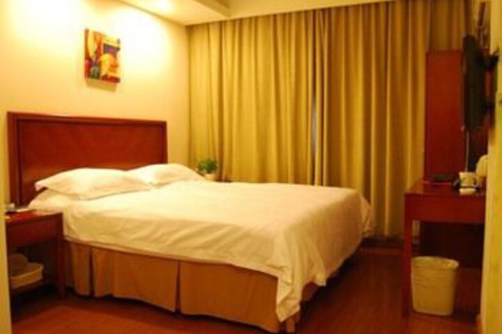 Room 5 of 11