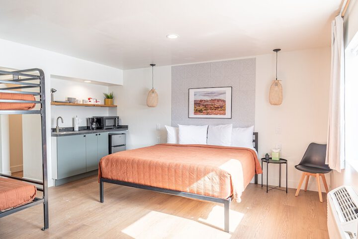 Room 27 of 120