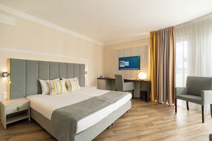 Room 9 of 30