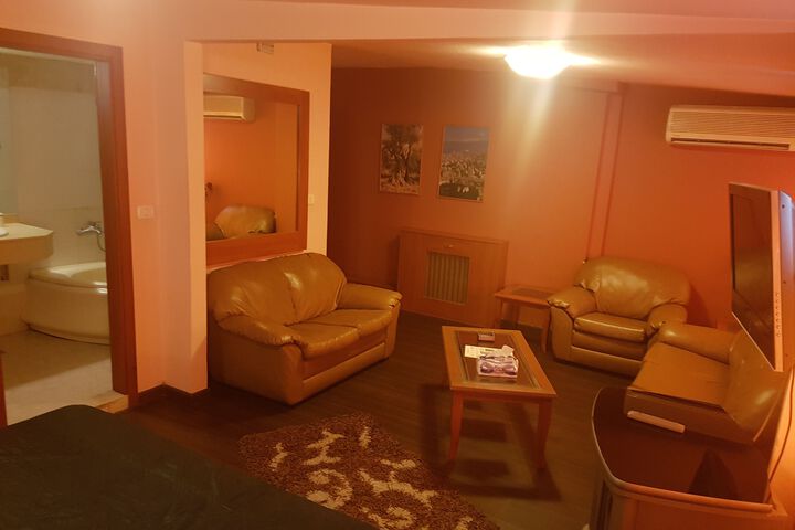Room 3 of 9