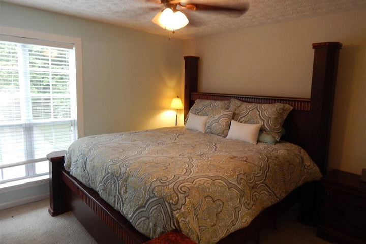 Room 5 of 18