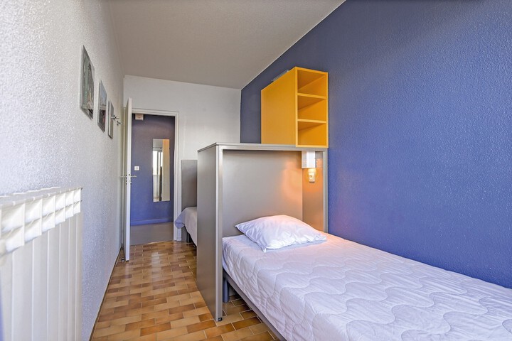 Room 6 of 37