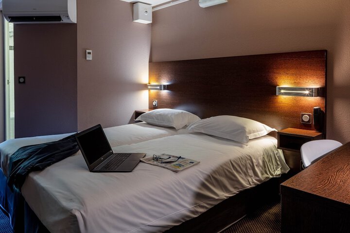 Room 10 of 36