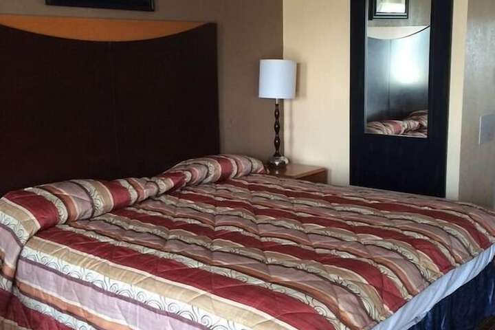 Room 13 of 38