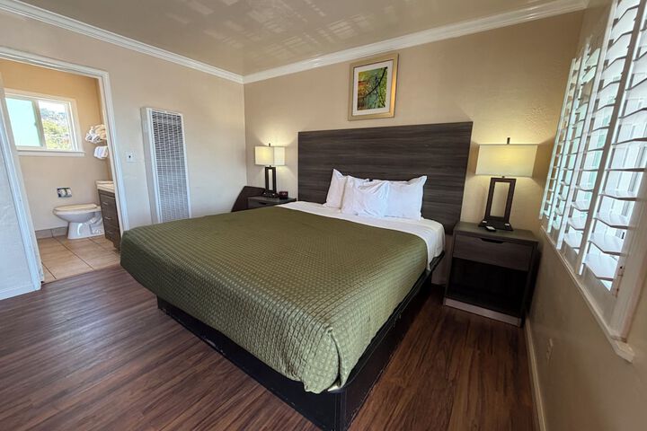 Room 27 of 62