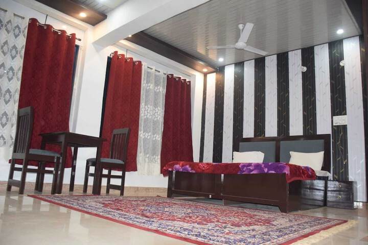 Room 5 of 15