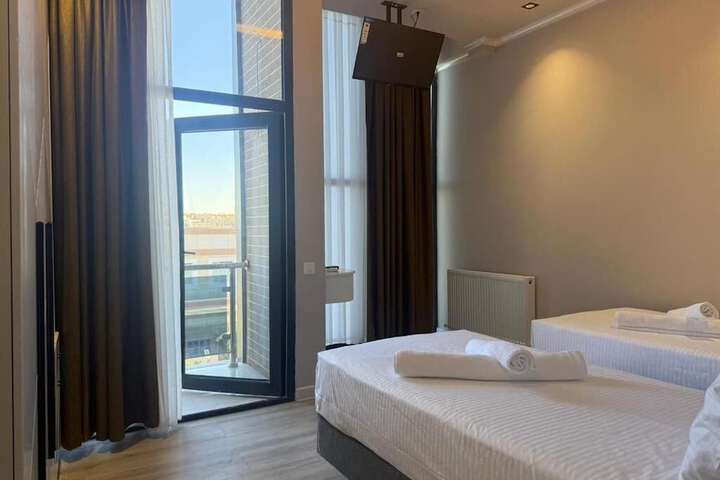 Room 6 of 37