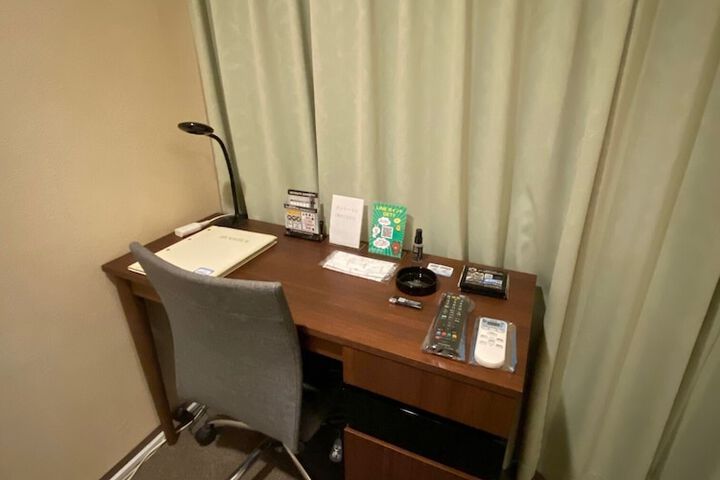 Room 16 of 32