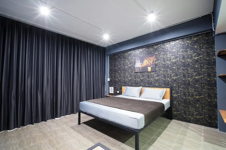 Room 17 of 18