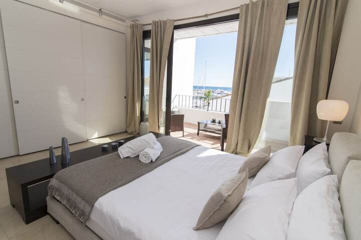 Room 4 of 21