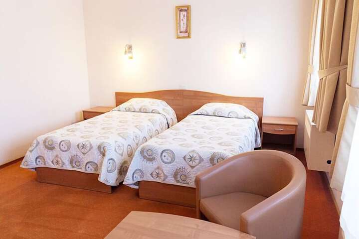 Room 16 of 154