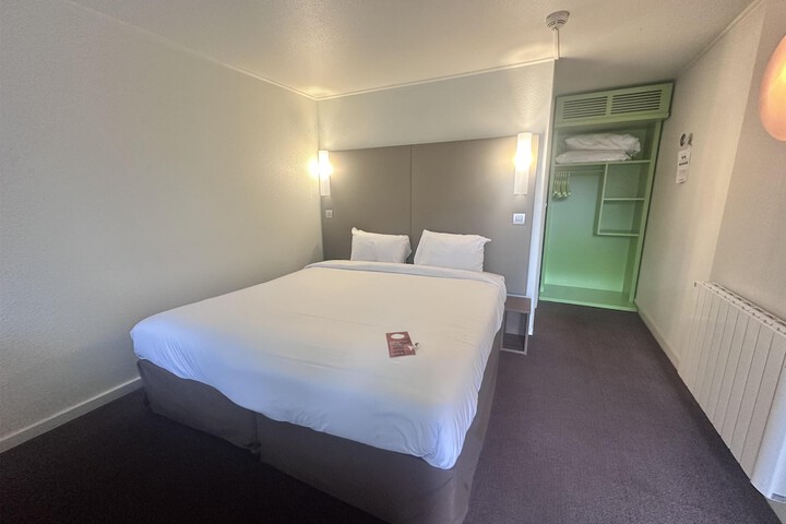 Room 7 of 39