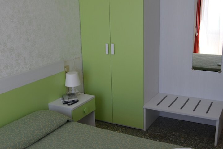 Room 10 of 48