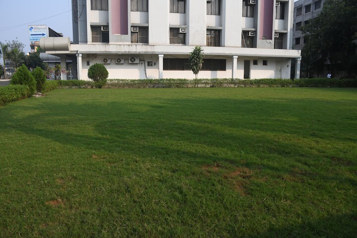 Hotel Exterior 43 of 47
