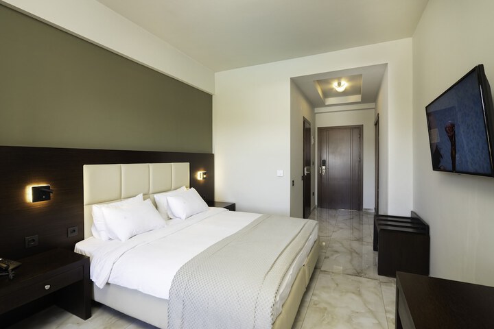Room 12 of 37