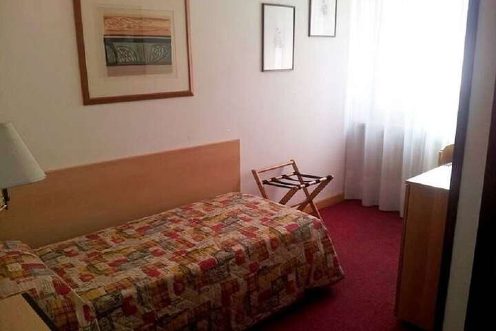 Room 5 of 34